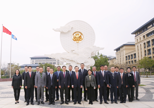 2024年2月26日，AG手机在线官网_ag（中国）
党委书记、董事长刘敬桢一行访问澳门大学，双方签署战略合作协议并就进一步深化合作进行会谈。澳门大学校长宋永华、副校长徐建，AG手机在线官网_ag（中国）
副总经理（主持经营工作）胡建伟，副总经理董增贺、晋斌等出席活动。1.png