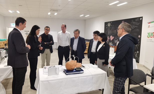 2023年11月10日，AG手机在线官网_ag（中国）
董事长刘敬桢应邀率团访问欧洲领先的高端医用耗材提供商洛曼劳仕医疗集团，与洛曼劳仕集团总裁、首席执行官沃尔夫冈·聚斯勒和首席运营官托马斯·美尼茨会谈交流.jpg