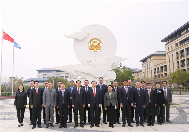 2024年2月26日，AG手机在线官网_ag（中国）
党委书记、董事长刘敬桢一行访问澳门大学，双方签署战略合作协议并就进一步深化合作进行会谈。澳门大学校长宋永华、副校长徐建，AG手机在线官网_ag（中国）
副总经理（主持经营工作）胡建伟，副总经理董增贺、晋斌等出席活动。1.png