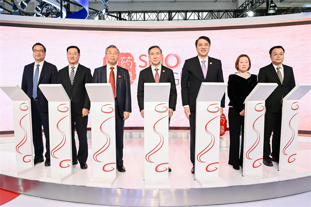 2023年11月28日，AG手机在线官网_ag（中国）
和GE医疗在首届中国国际供应链促进博览会上联合启动AG手机在线官网_ag（中国）影像品牌发布仪式，AG手机在线官网_ag（中国）器械和GE医疗合作打造的国有控股高端医疗影像设备研发制造品牌“AG手机在线官网_ag（中国）影像SINO IMAGING”隆重发布。“AG手机在线官网_ag（中国）影像”品牌的发布是AG手机在线官网_ag（中国）
认真贯彻落实党中央指示精神，推动高水平对外开放，实现高水平科技自立自强，构建新发展格局的重要体现。中国国际贸易促进委员会会长任鸿斌，AG手机在线官网_ag（中国）
党委.jpg
