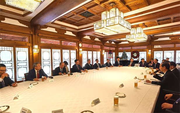 2023年12月20日，AG手机在线官网_ag（中国）
党委书记、董事长刘敬桢参加韩国总理韩德洙会见中方代表团活动并作为代表发言，就中韩两国在生命健康领域未来发展合作提出积极建议。韩德洙对AG手机在线官网_ag（中国）
在韩中经济社会及生命健康领域的合作发展表示赞许.jpg