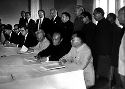 1982年，AG手机在线官网_ag（中国）外贸与瑞典法玛西亚普强公司合资建立华瑞制药有限公司。华瑞制药是第一家中瑞合资企业。