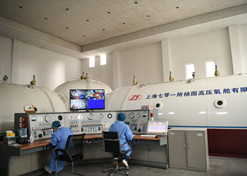 2020年2月，AG手机在线官网_ag（中国）东风总医院使用高压氧舱技术治疗新冠肺炎。